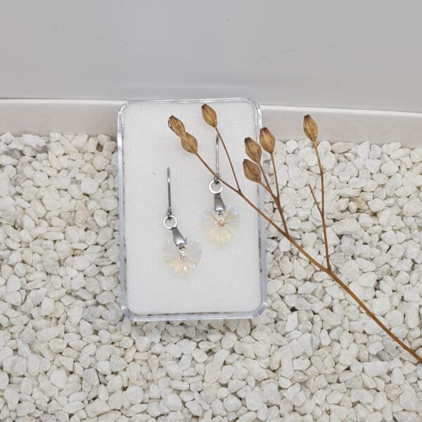 Srdíčkové náušnice světlé měňavé