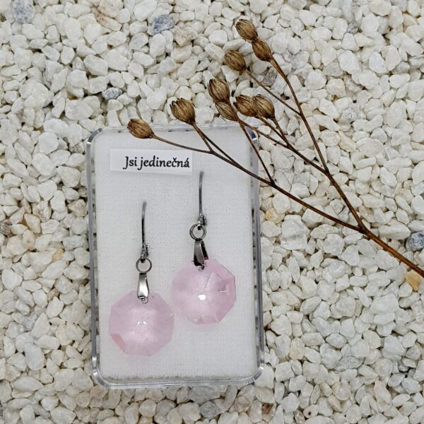Jemně růžové náušnice