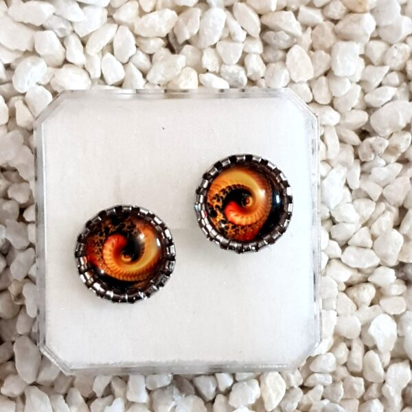 Spirálové puzetové náušnice žlutohnědé