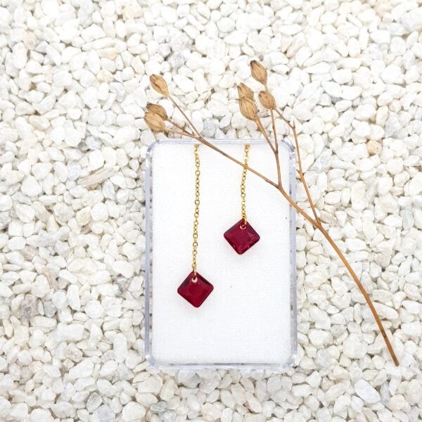 Řetízkové provlékací náušnice červené