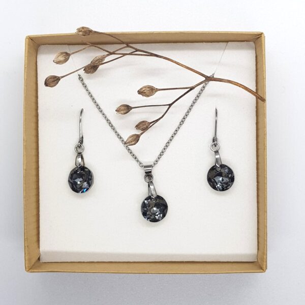 Černostříbrná souprava