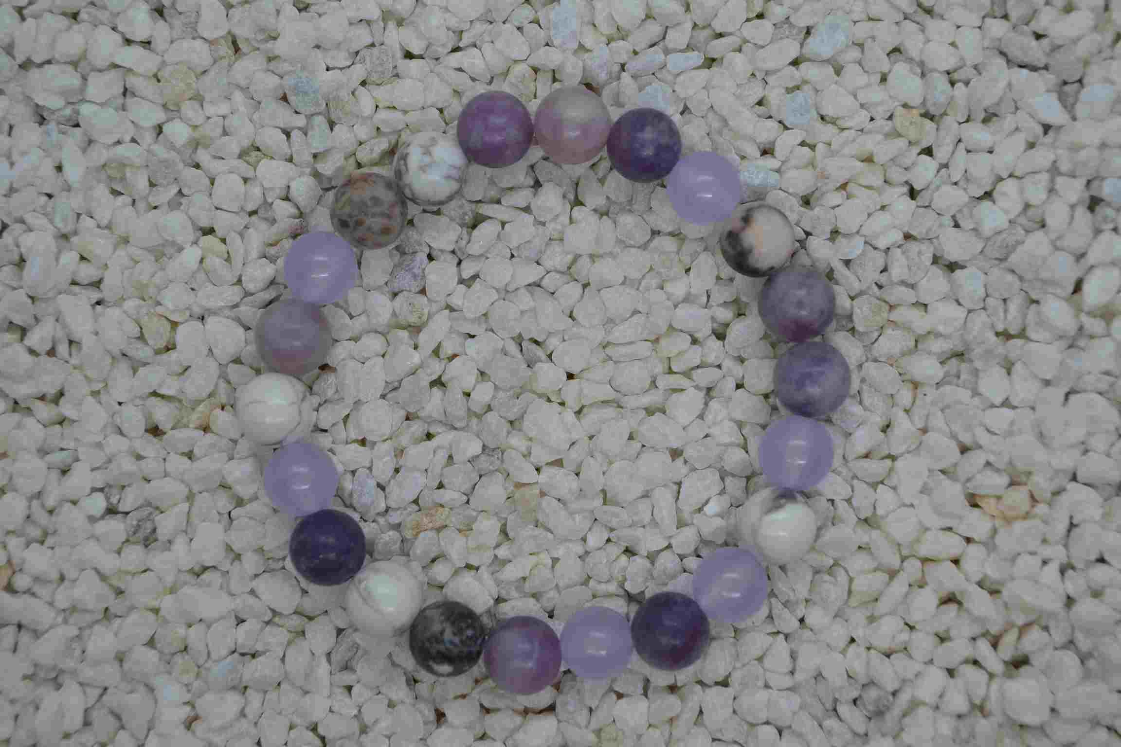 Ametyst howlit náramek