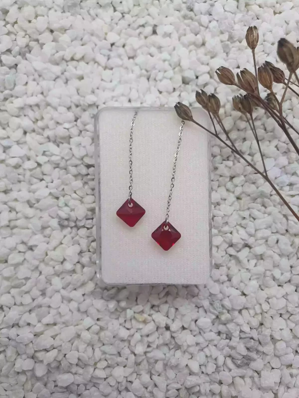 Řetízkové provlékací náušnice červené